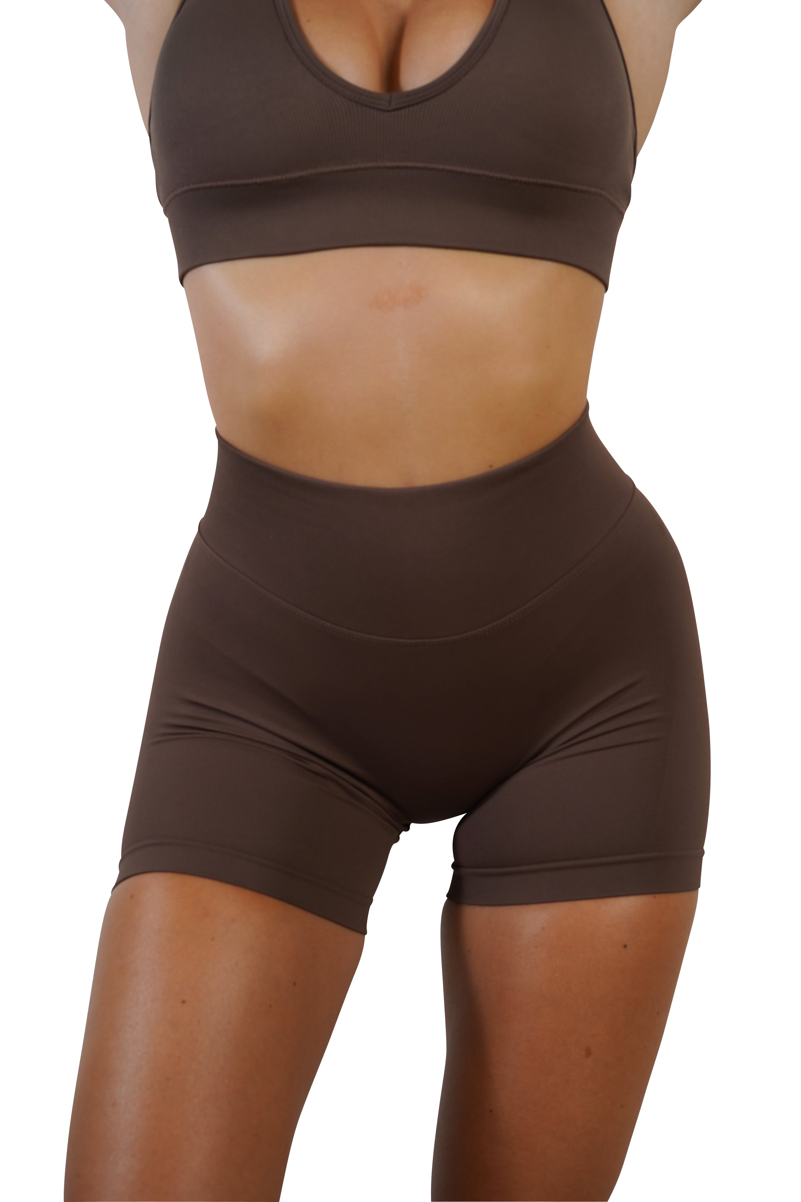 RECOIL SCRUNCH SHORTS - ESPRESSO